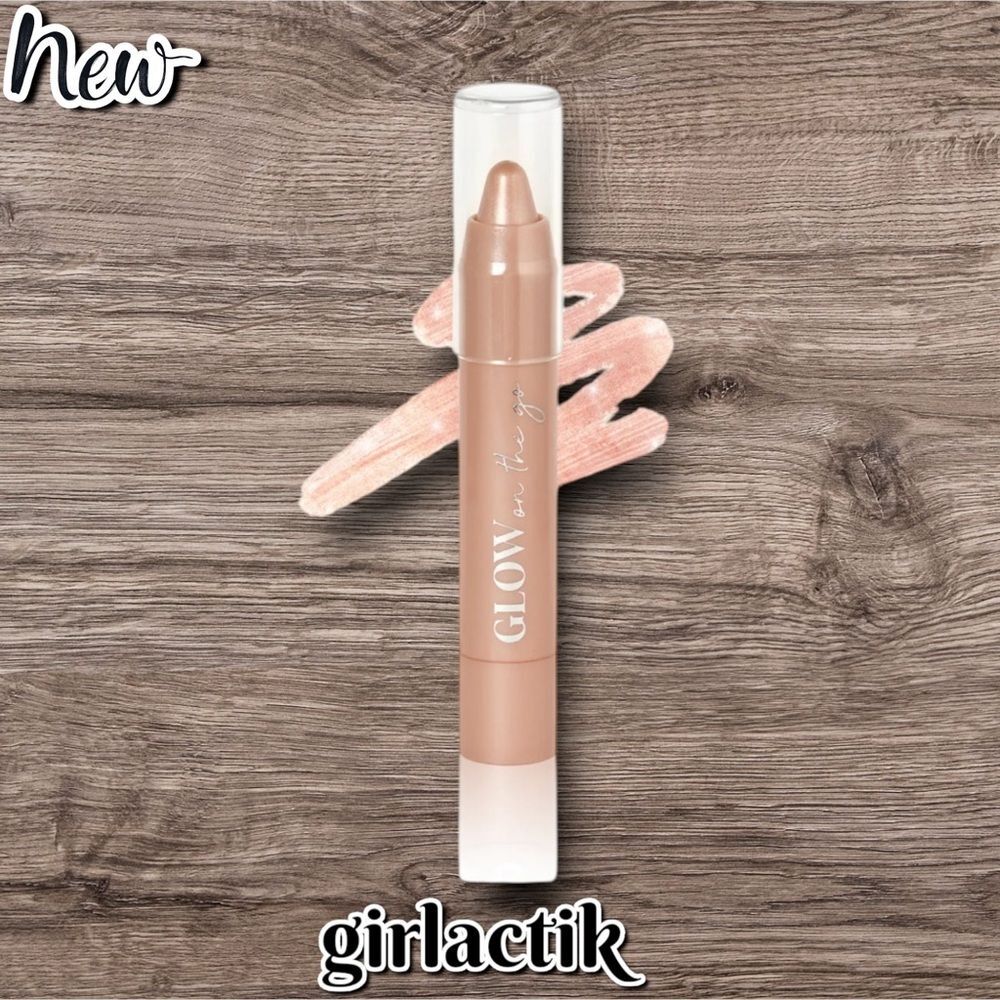 New NIB girlactik GLOW ON-THE-GO JetSetter multi-use stick Color: JetSetter